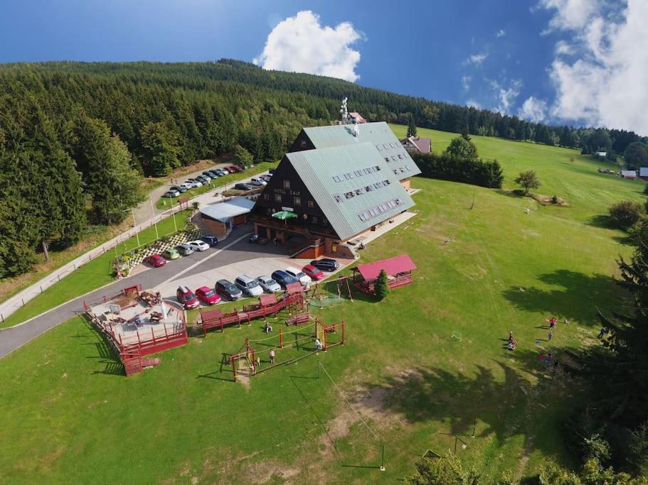 Apartman Zaly Benecko Zewnętrze zdjęcie