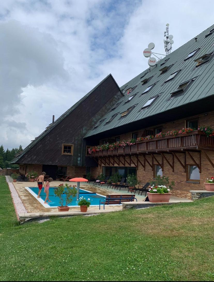Apartman Zaly Benecko Zewnętrze zdjęcie